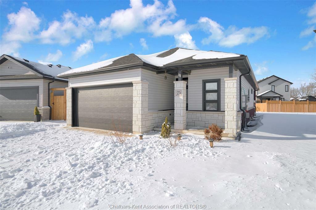 Property Photo:  25 Champlain Court  ON N7L 0A4 