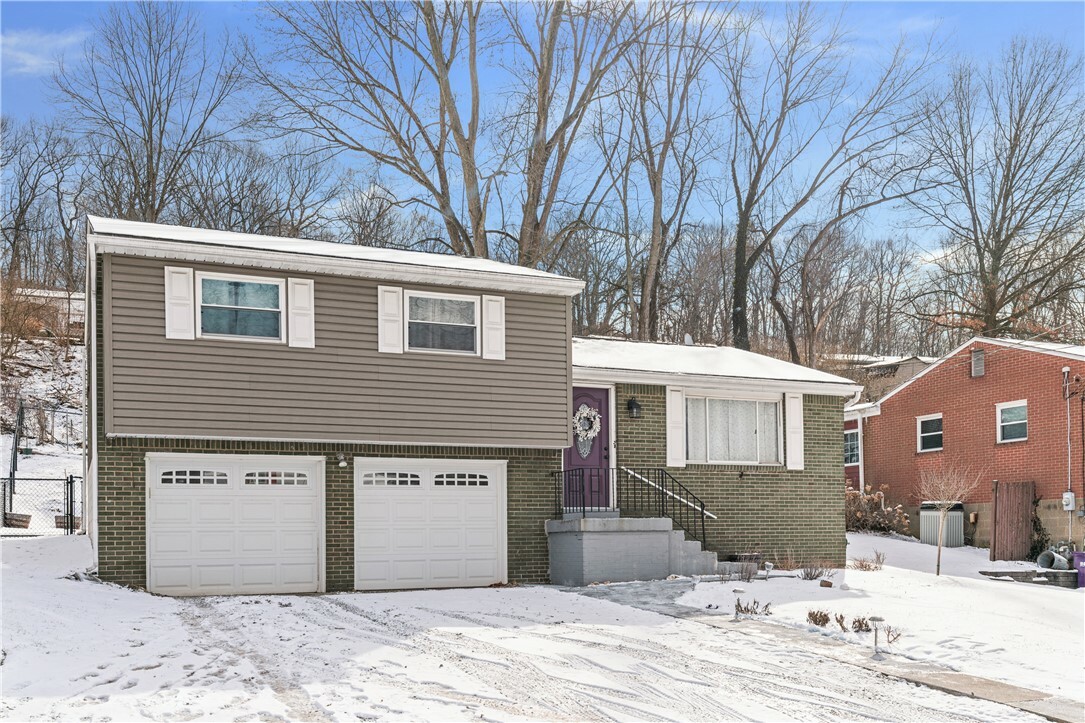 Property Photo:  635 Harborview Dr  PA 15239 