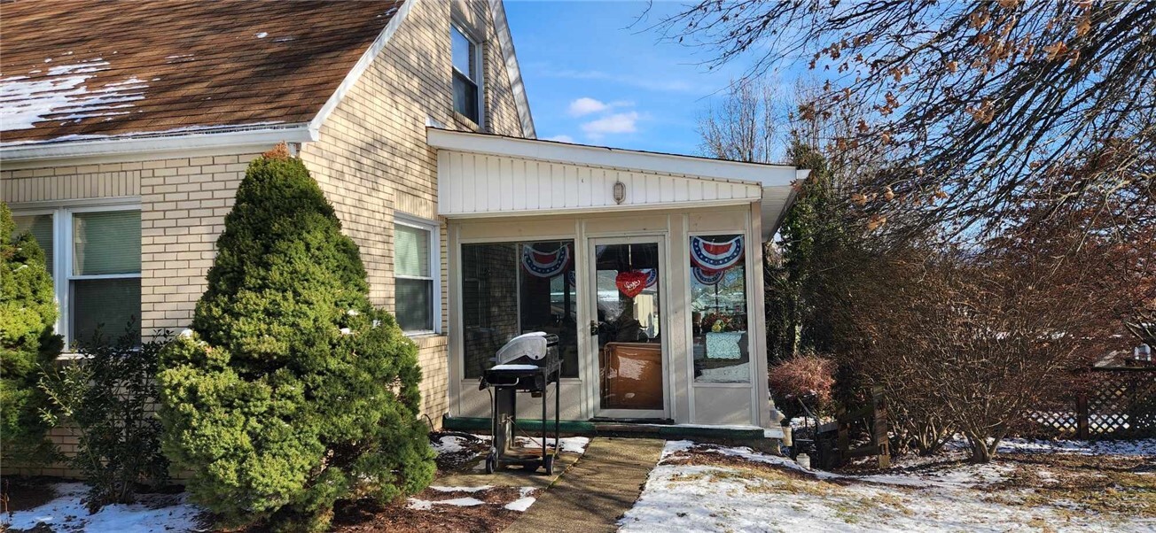 Property Photo: 156 Oakland Ave PA 15401