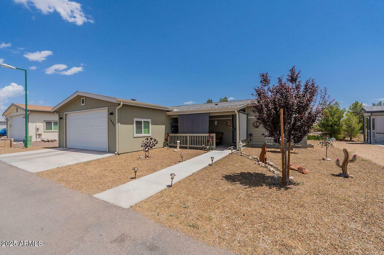 Property Photo:  1095 Nichlaus Drive  AZ 86326 