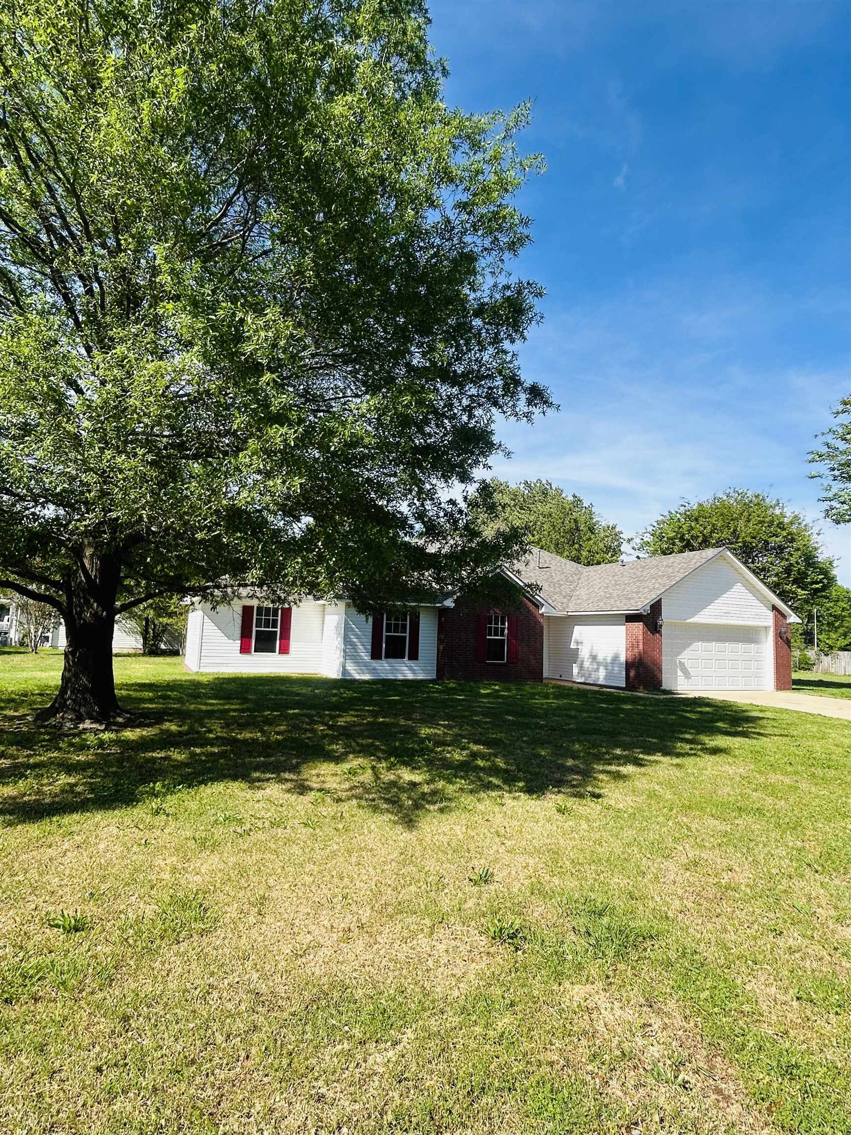 Property Photo: 1628 Crepe Myrtle Drive AR 72401