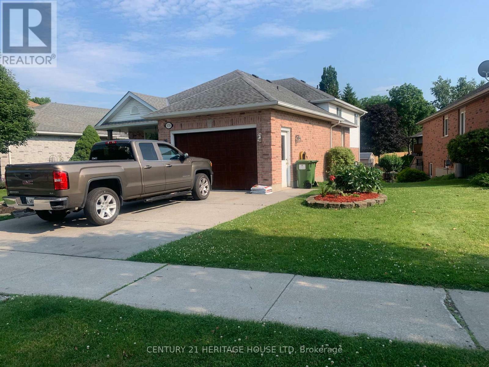 Property Photo: 578 Wellington Street East ON N5R 6E1
