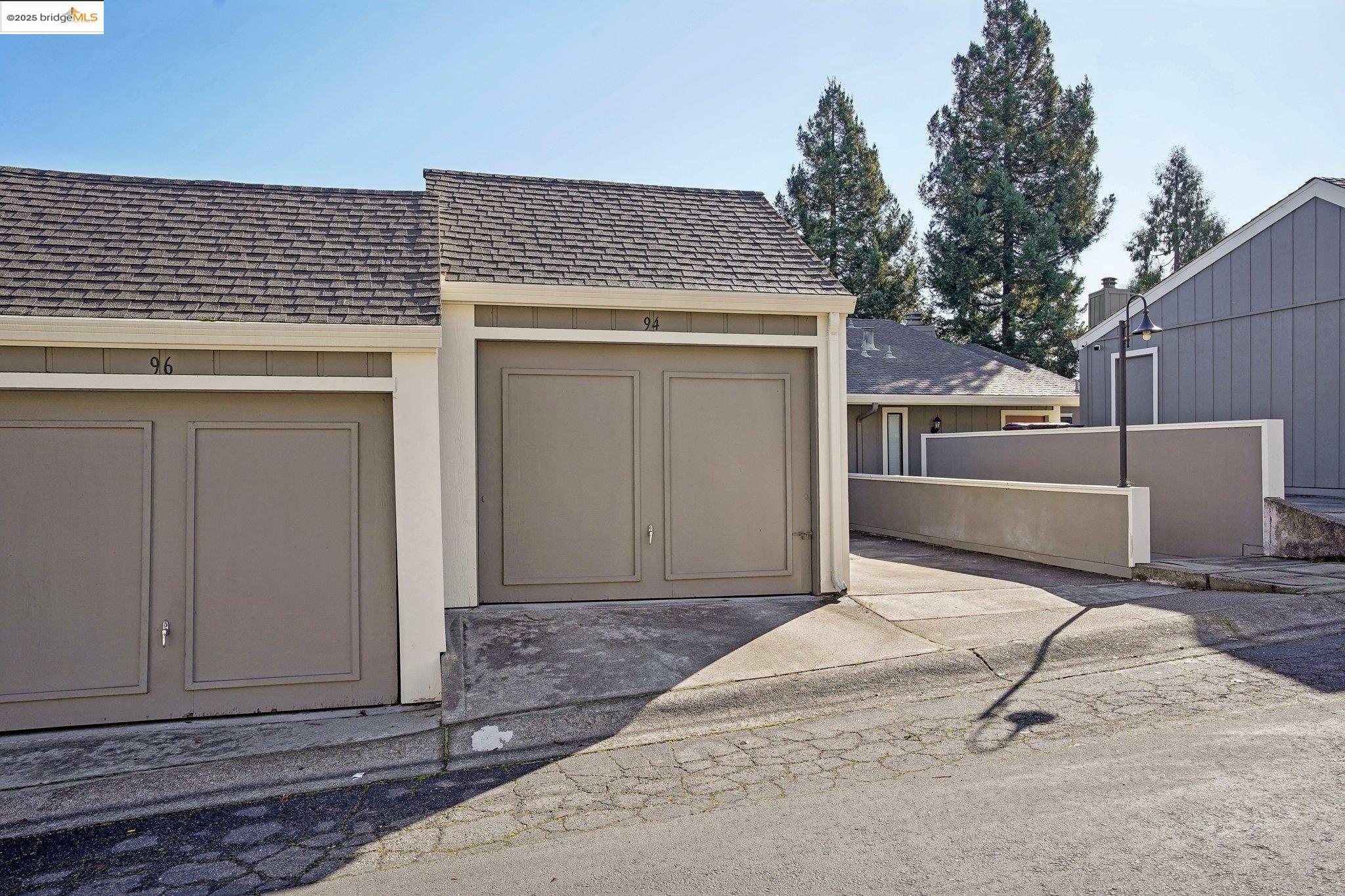 Property Photo:  94 Anair Way  CA 94605 