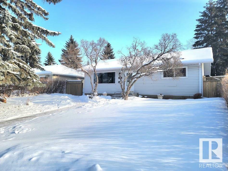 Property Photo:  10543 46 Street NW  AB T6A 1Y4 