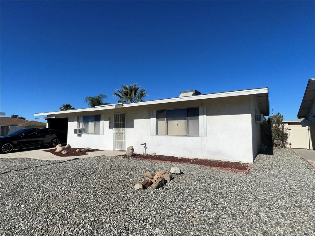 Property Photo: 1598 W Wesley Place CA 92543