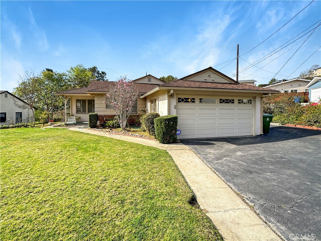 Property Photo:  2714 Lompoc Street  CA 90065 