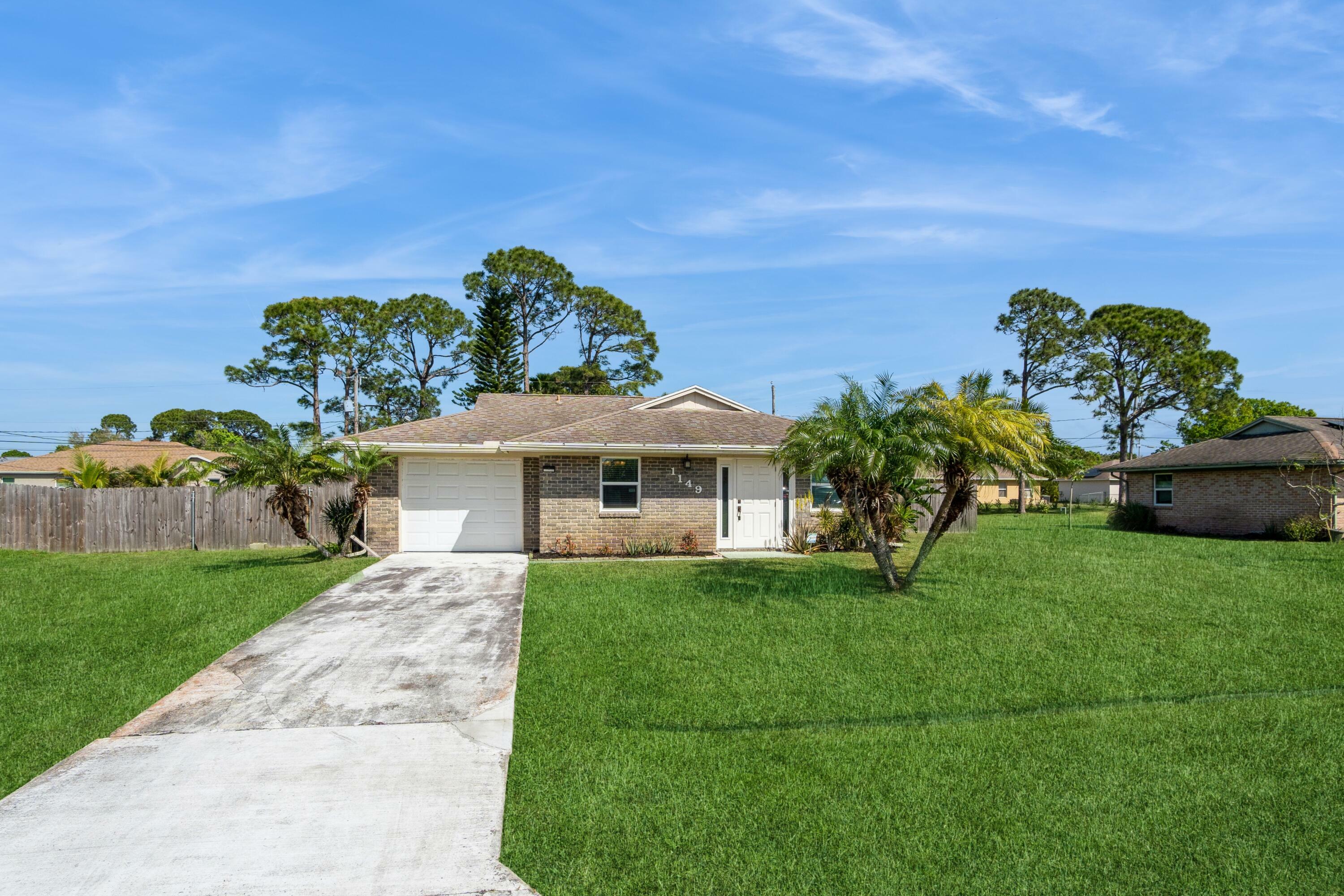 Property Photo:  1149 SW Jennifer Avenue  FL 34953 