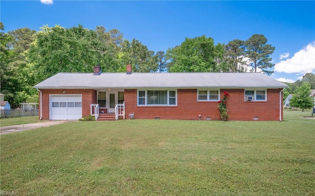 Property Photo: 301 Patricks Creek Rd VA 23692