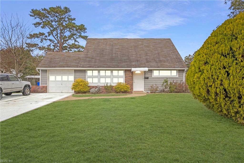 Property Photo: 1828 S Lakeland Dr VA 23518