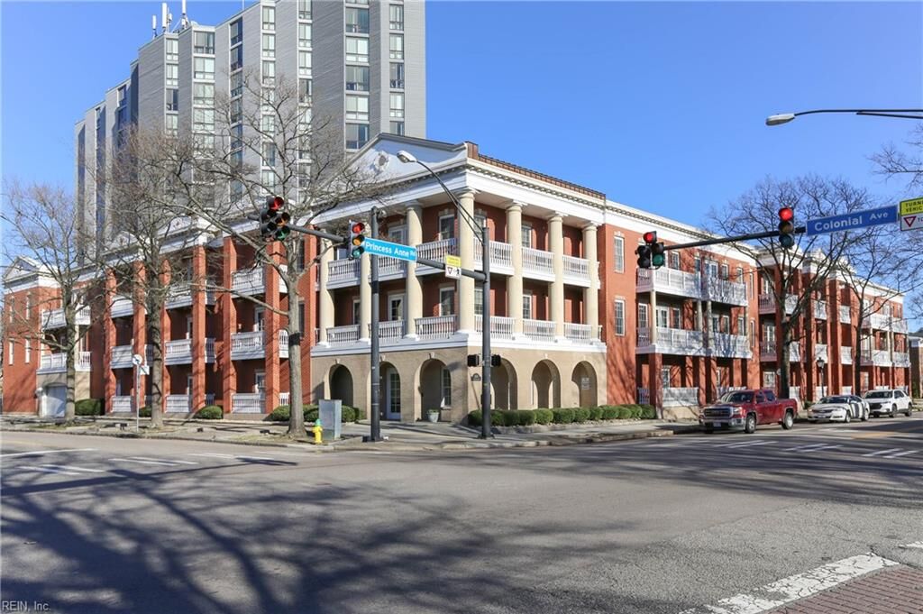 Property Photo: 450 W Princess Anne Rd 201 VA 23517