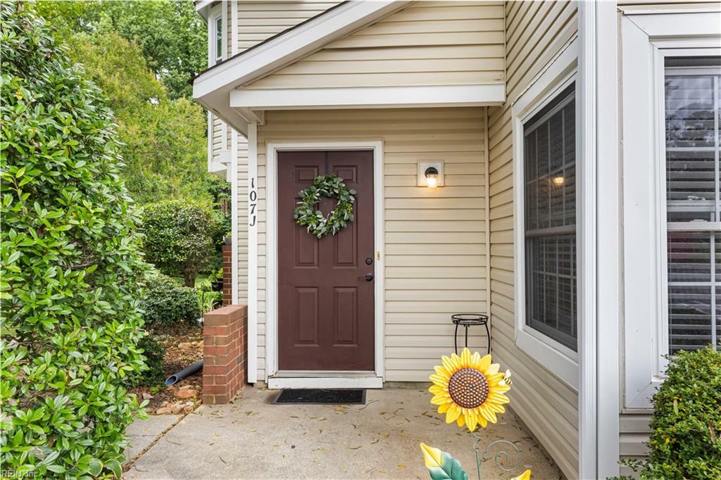 Property Photo: 107 Marshall Way J VA 23185