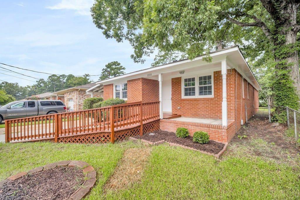 Property Photo: 1221 Willow Ave VA 23325
