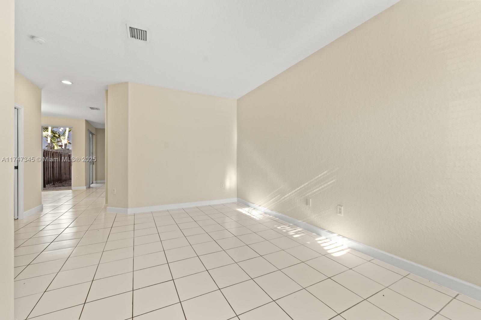 Property Photo:  1397 SE 26th Ave  FL 33035 