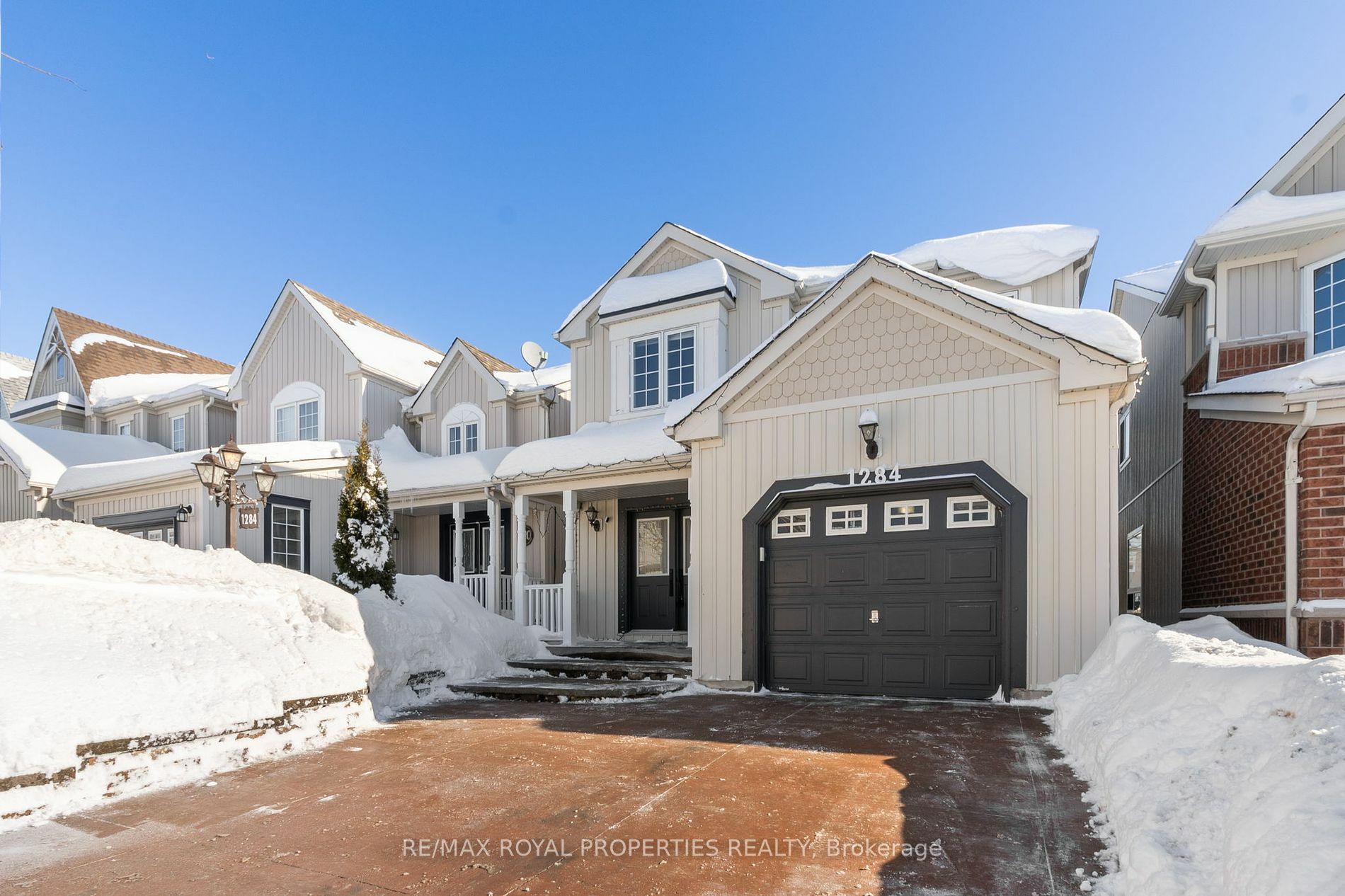 Property Photo:  1284 Ashgrove Cres  ON L1K 3A6 