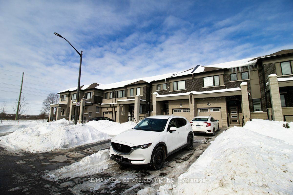 Property Photo:  98 Lockyer Dr E  ON L1P 0M3 