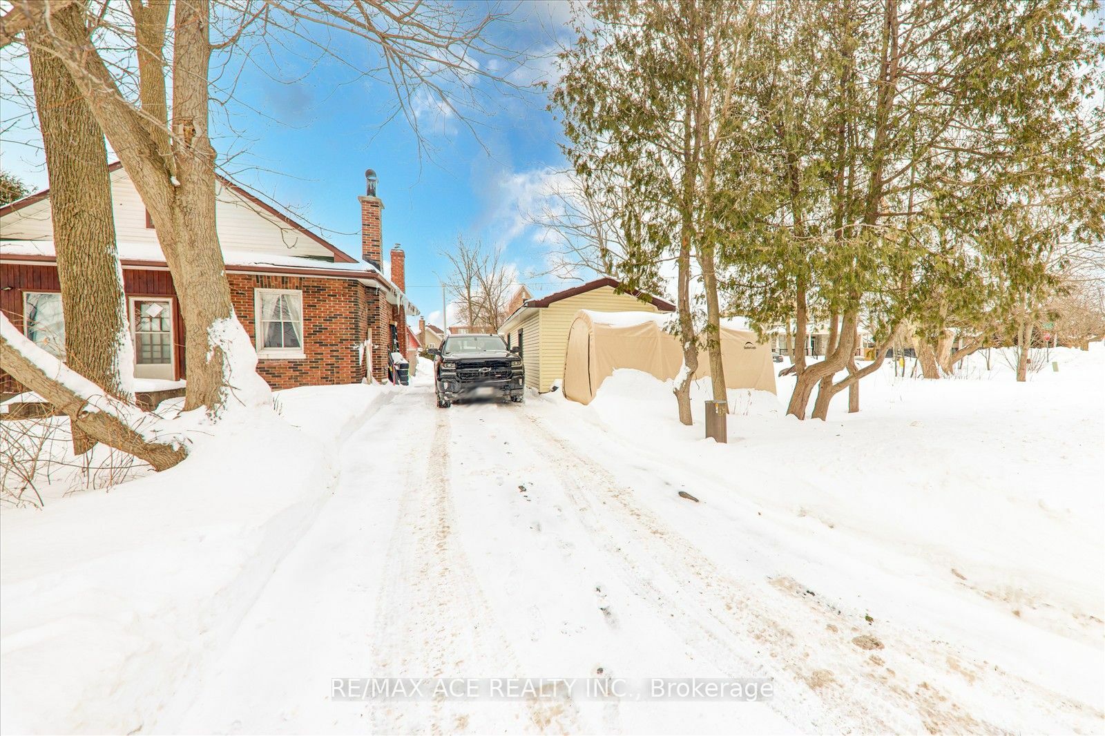 Property Photo:  304 West Scugog Lane  ON L1C 3K2 