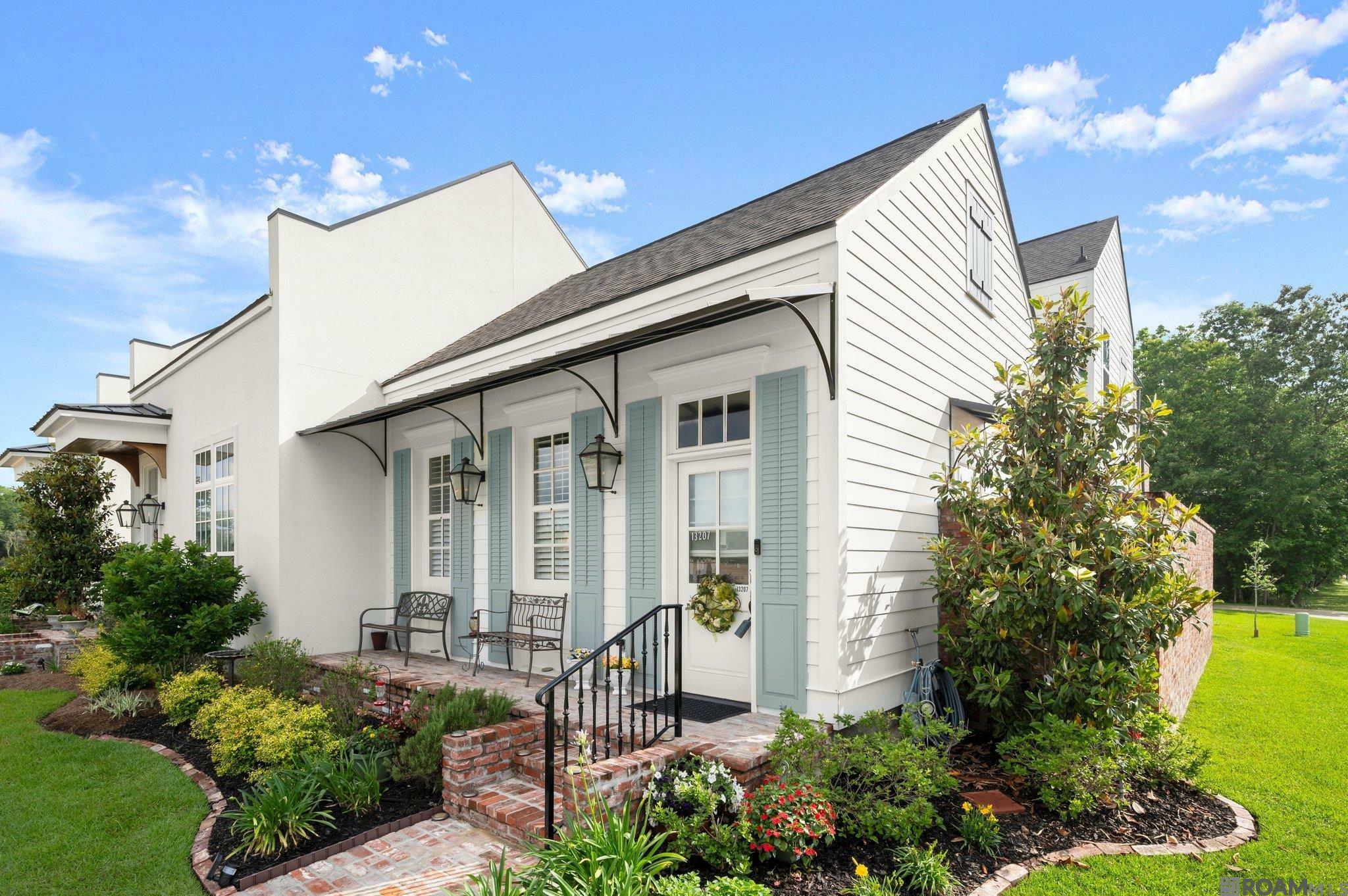 Property Photo: 13207 Magnolia Square Dr LA 70818