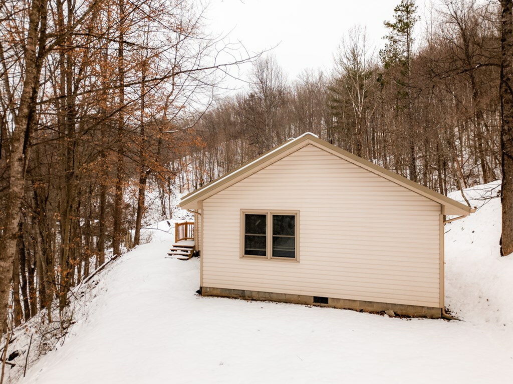 Property Photo: 314 Oaklawn Estates KY 41222
