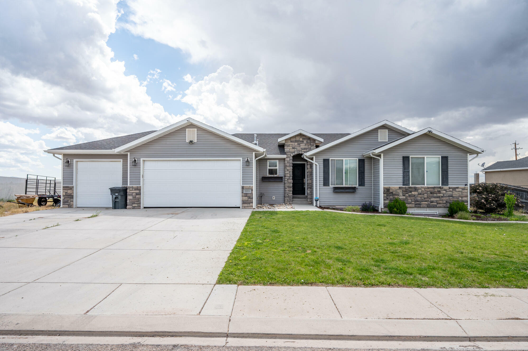 Property Photo: 5203 N Tomahawk Dr N UT 84721