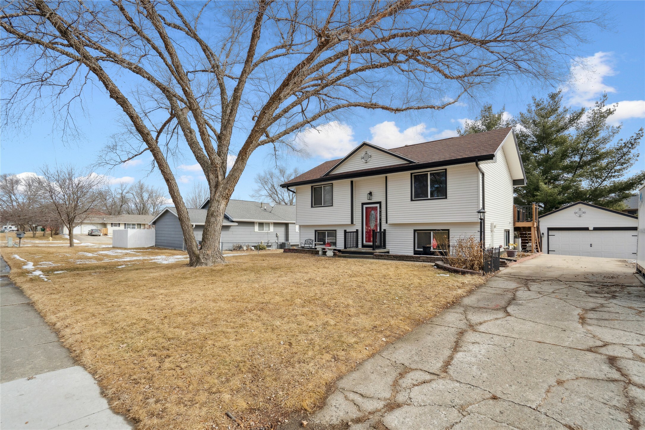 Property Photo:  938 Cherry Parkway  IA 50211 