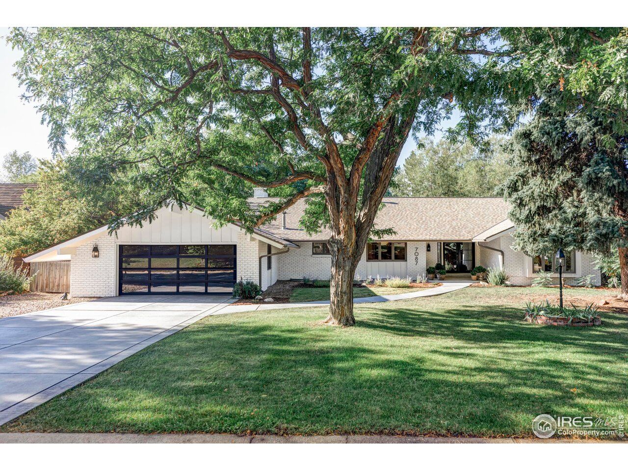 Property Photo: 7087 Indian Peaks Trl CO 80301