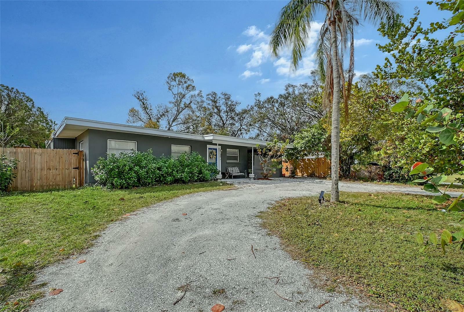 Property Photo:  2130 Temple Street  FL 34239 