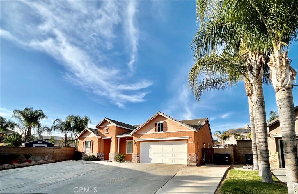 Property Photo:  1668 Hendy Woods Circle  CA 92571 