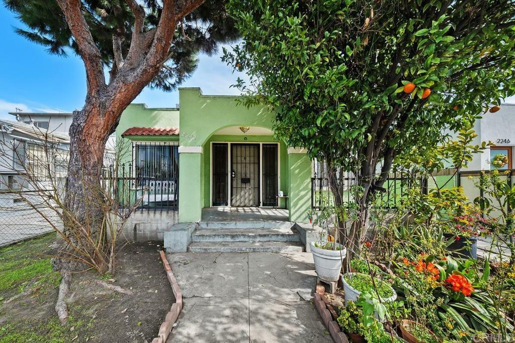 Property Photo: 2242 S Ridgeley Drive CA 90016