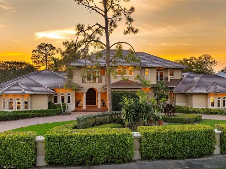 Property Photo: 741 Hickory Rd FL 34108