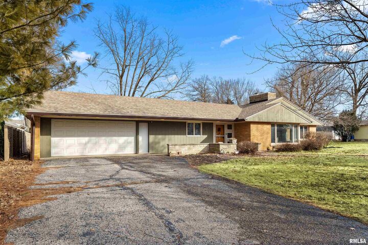 407 N Lilac Street  Elmwood IL 61529 photo