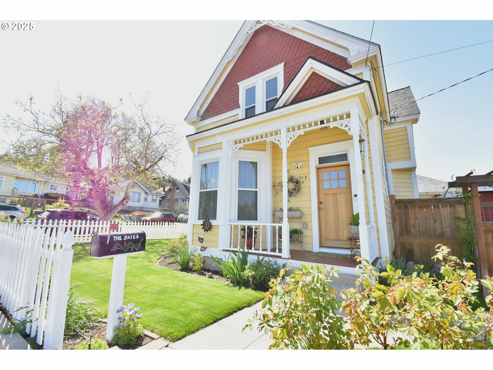 Property Photo: 1213 Jefferson St OR 97058