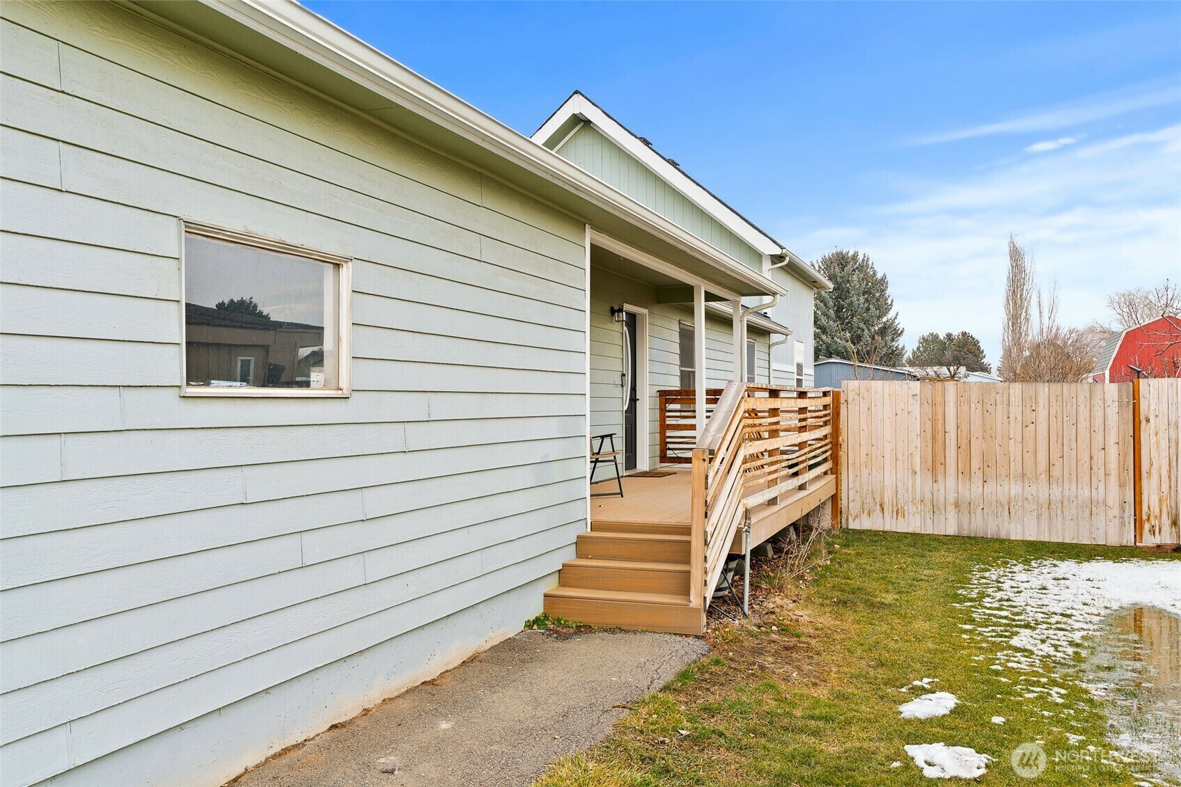 Property Photo:  1106  Rainier Drive  WA 98926 