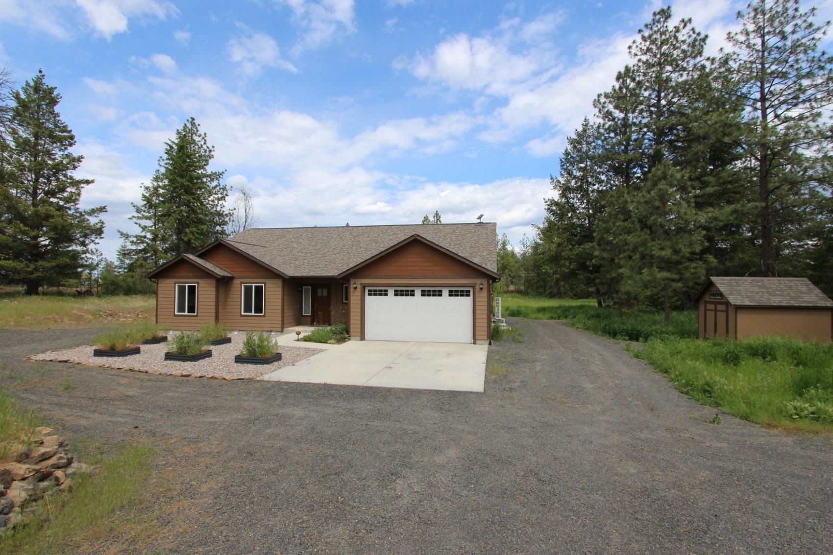 Property Photo: 17712 W Burnett Rd WA 99026-9757