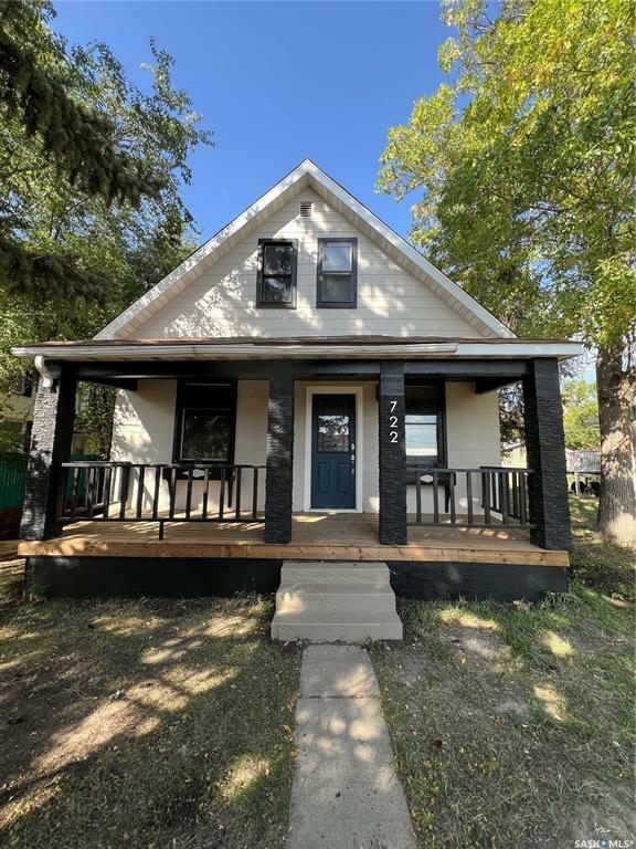 Property Photo:  722 Ominica Street W  SK S6H 1Y4 