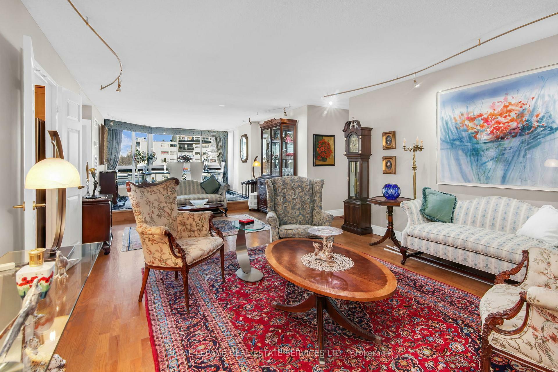 Property Photo: 130 Carlton Street 609 ON M5A 4K3