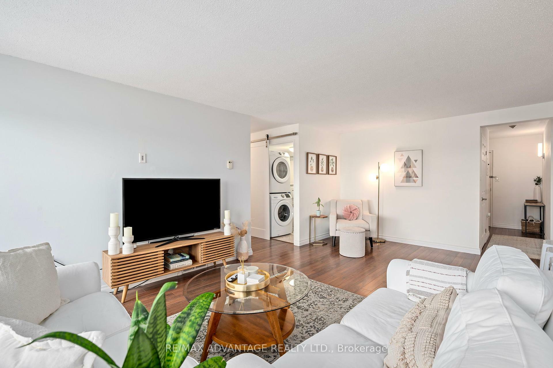 Property Photo:  323 Colborne St 2501  ON N6B 3N8 