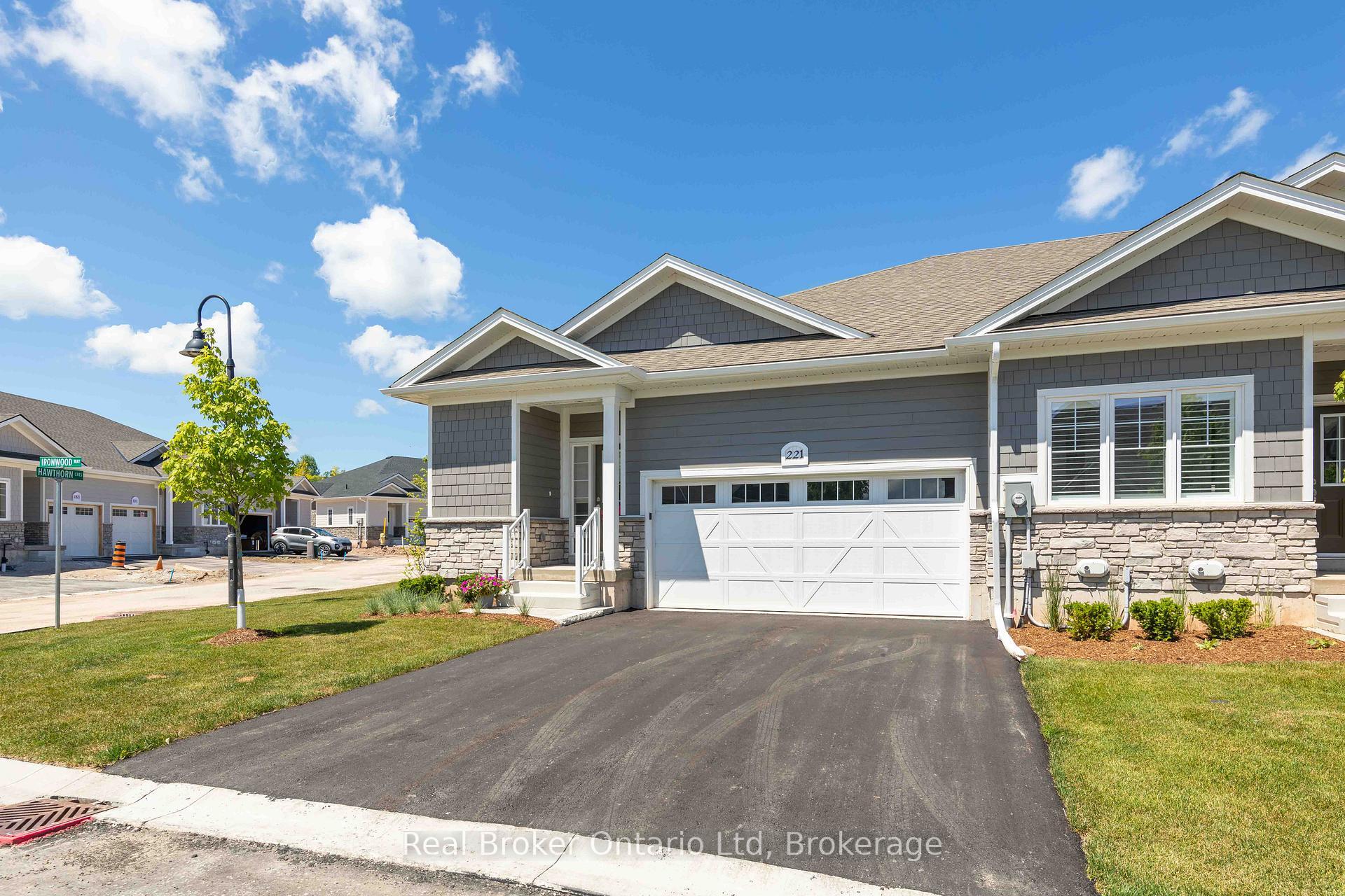 Property Photo: 221 Ironwood Way 18 ON N0H 1S0