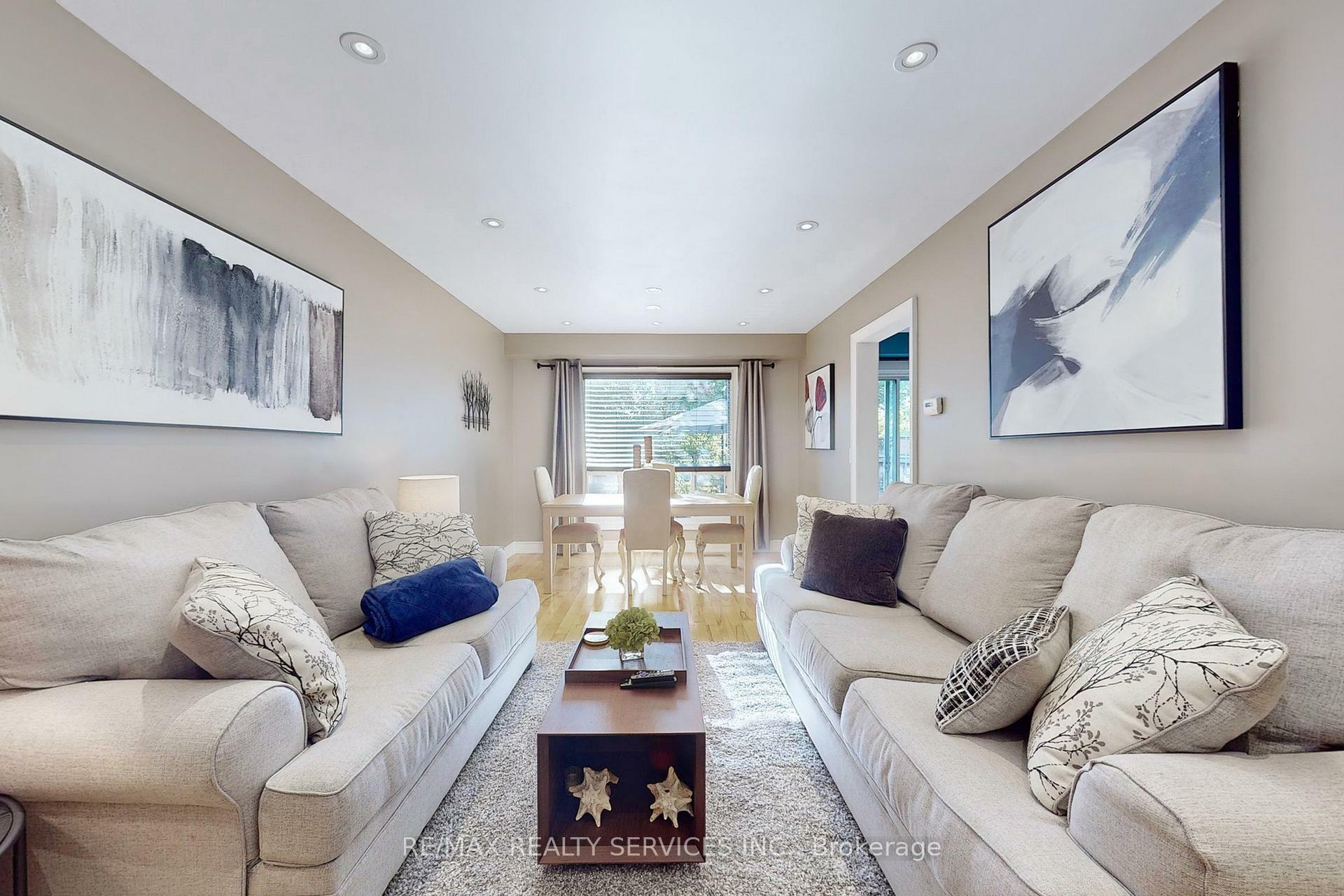 Property Photo: 38 Heathcliffe Square ON L6S 5P7
