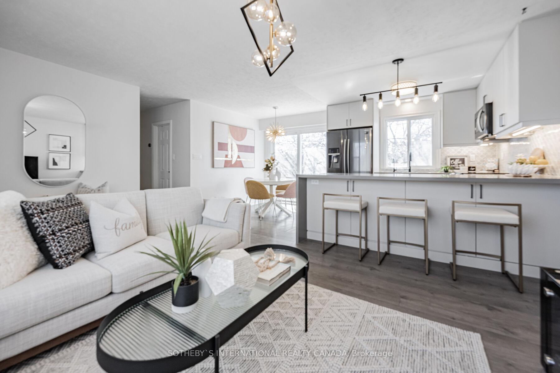 Photo de la propriété: 4075A Lawrence Ave E ON M1E 2R6