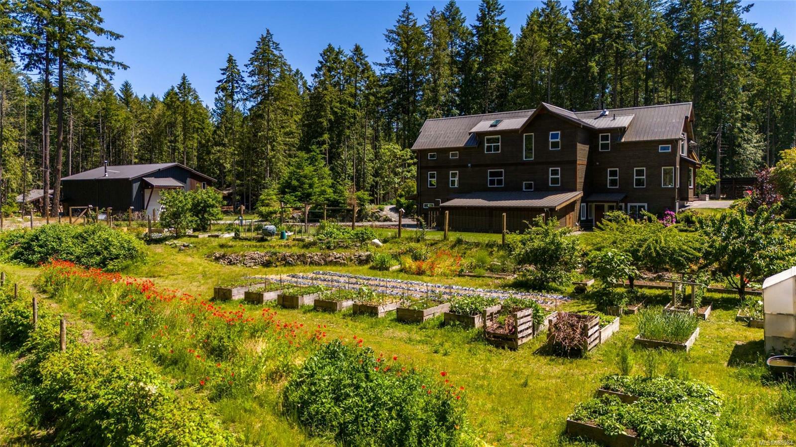 Property Photo: 1381 Carlton Dr BC V8H 0B7