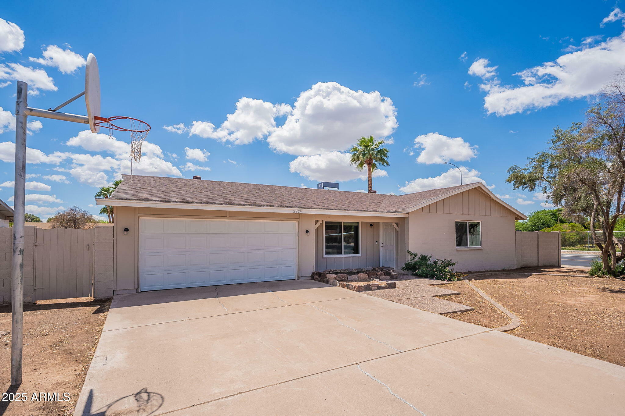 Property Photo: 2359 W Del Oro Circle AZ 85202