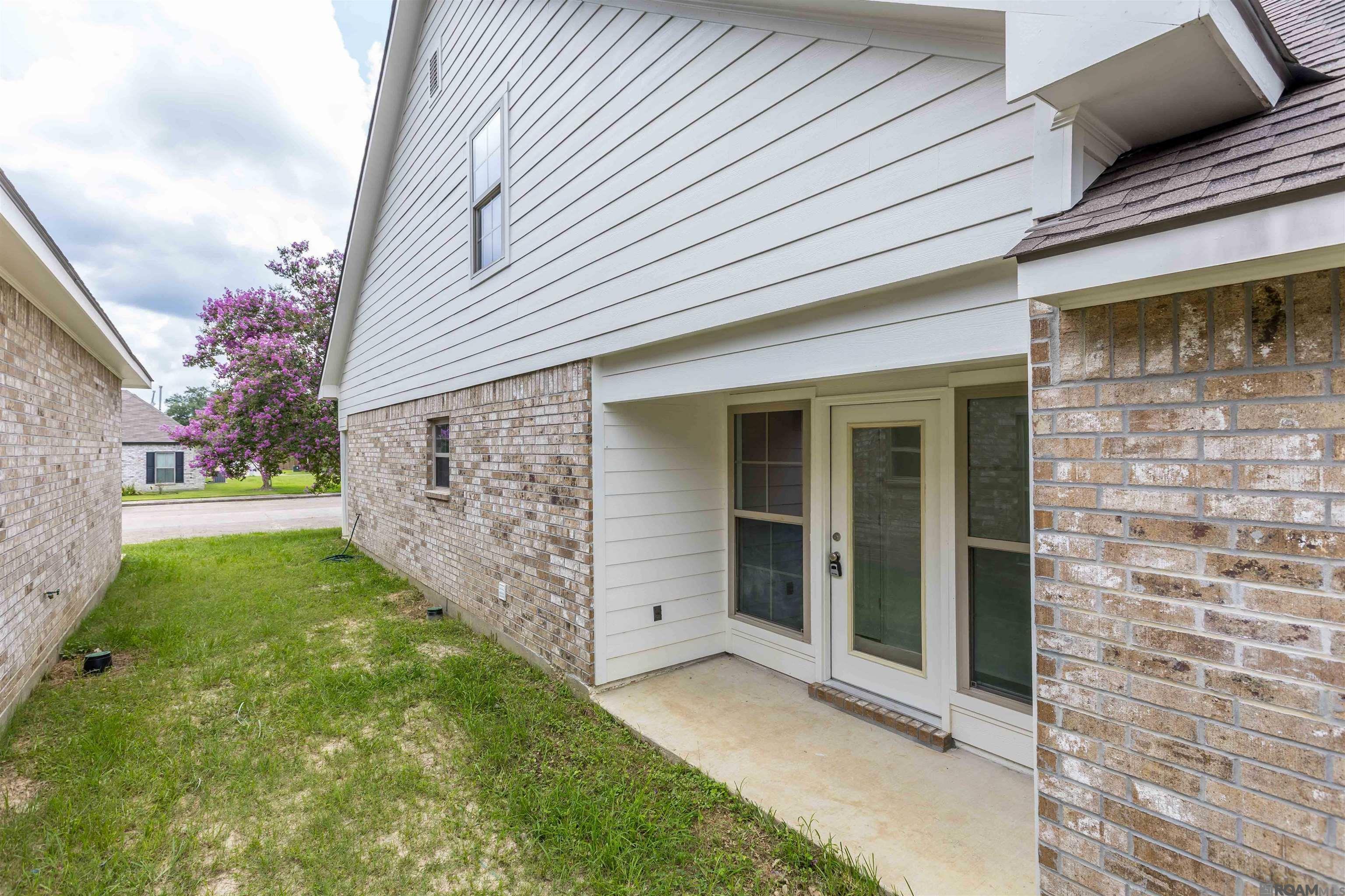 Property Photo:  5111 Paducah Ct  LA 70817 