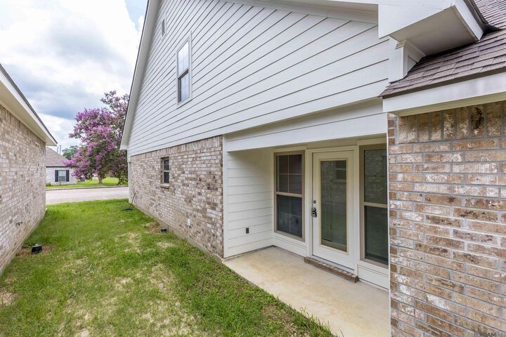 Property Photo:  5111 Paducah Ct  LA 70817 