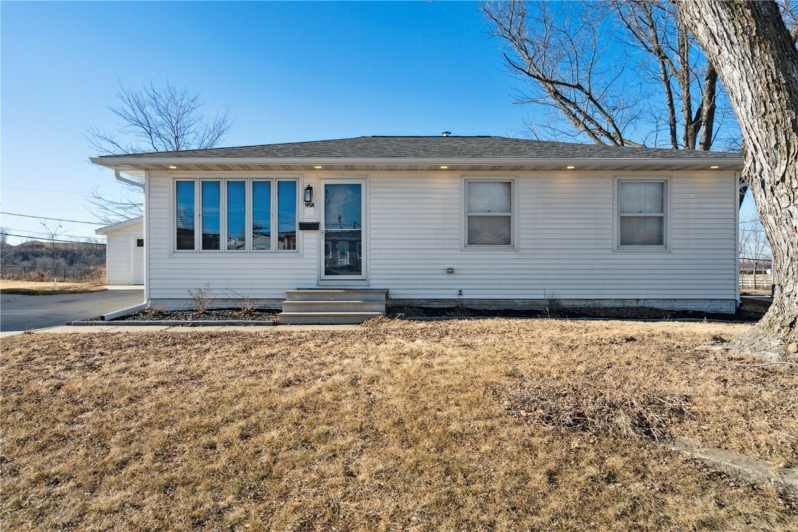 Property Photo:  938 Owen St NW  IA 52405 