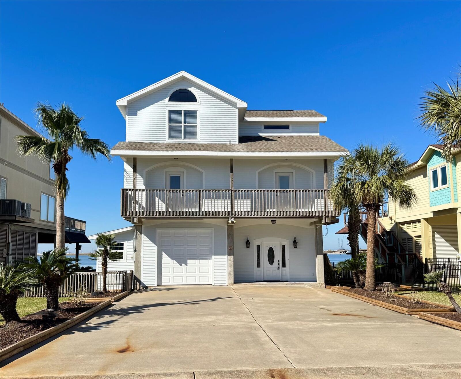 Property Photo: 438 Jeanie Lynne Circle TX 77554