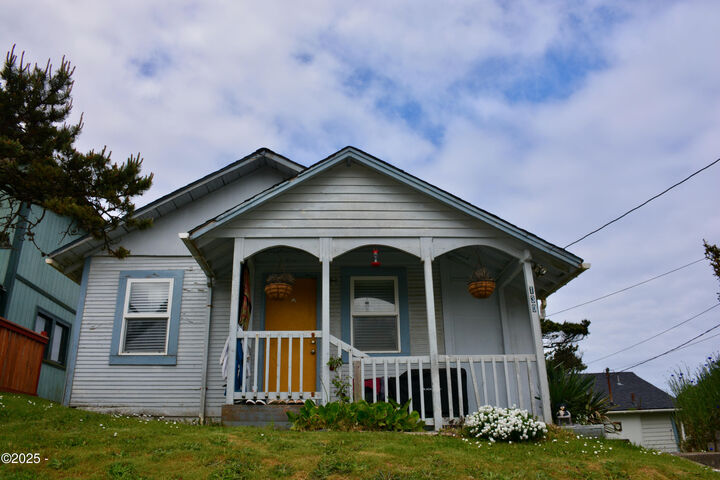 Property Photo:  130 SW Brook Street  OR 97365 