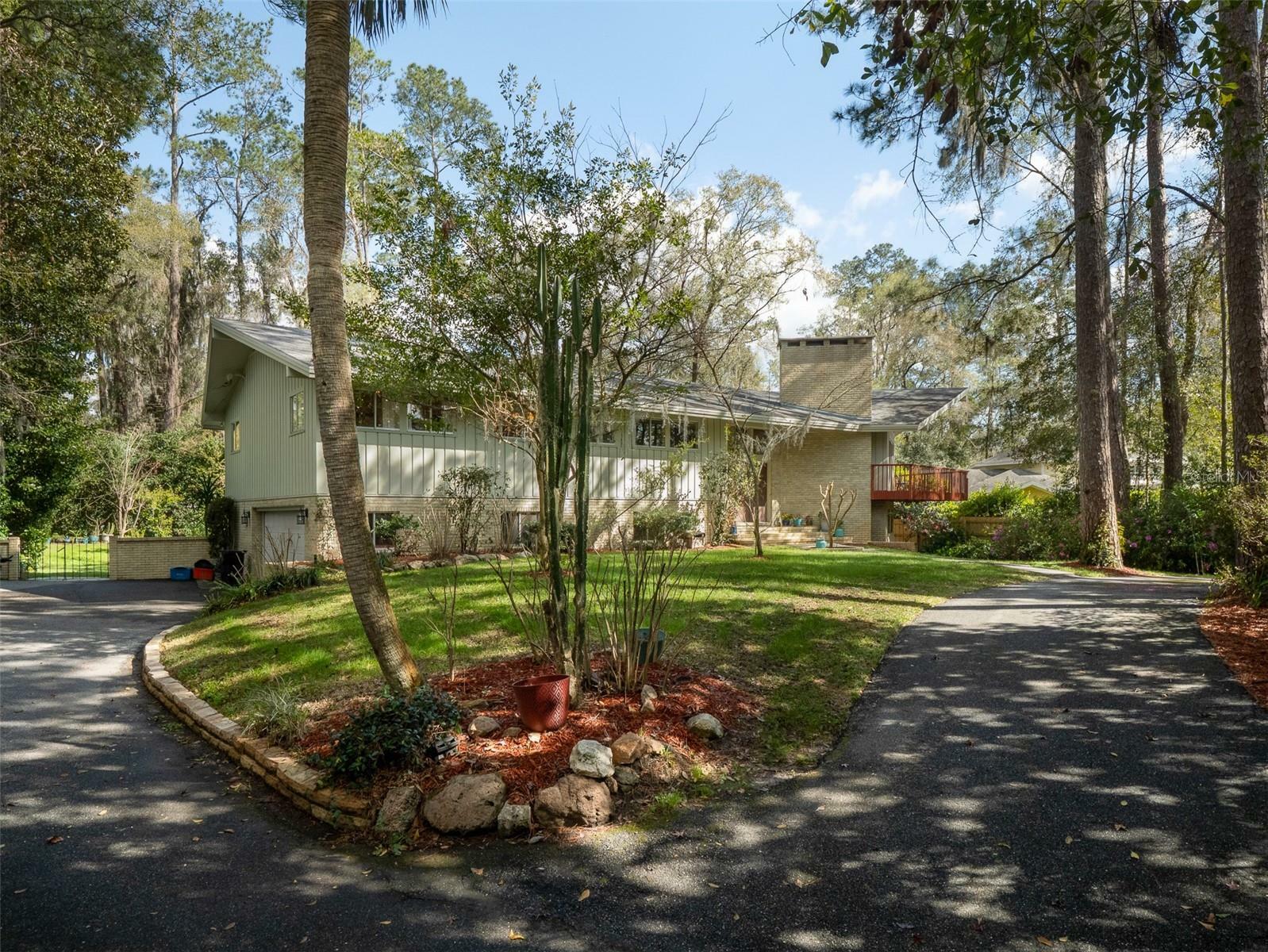 Property Photo: 2135 NW 28th Street FL 32605