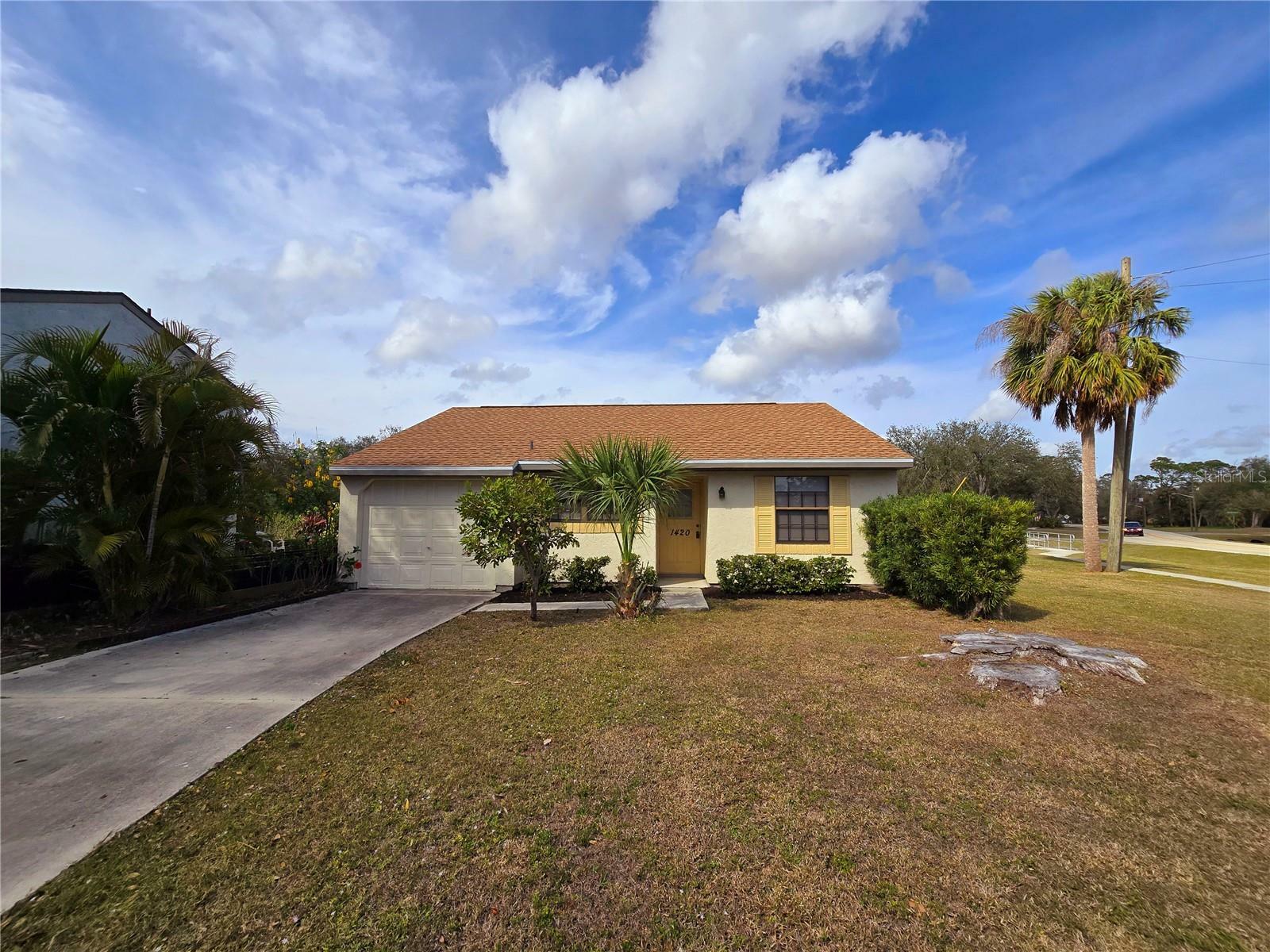 Property Photo: 1420 W Corktree Circle FL 33952