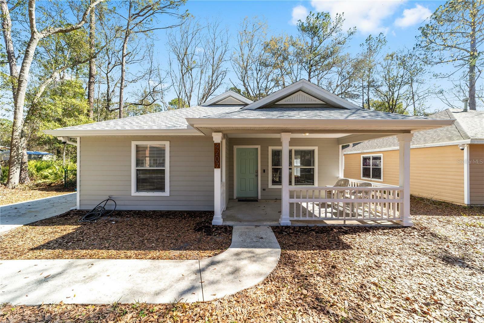 Property Photo: 4207 NE 17th Terrace FL 32609