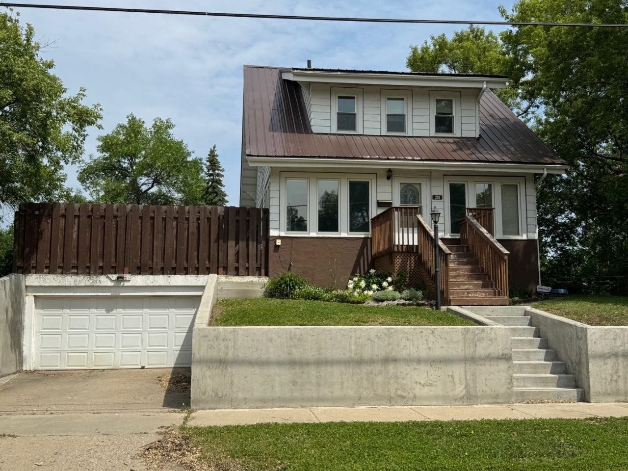 Property Photo: 209 8th Ave SE ND 58701